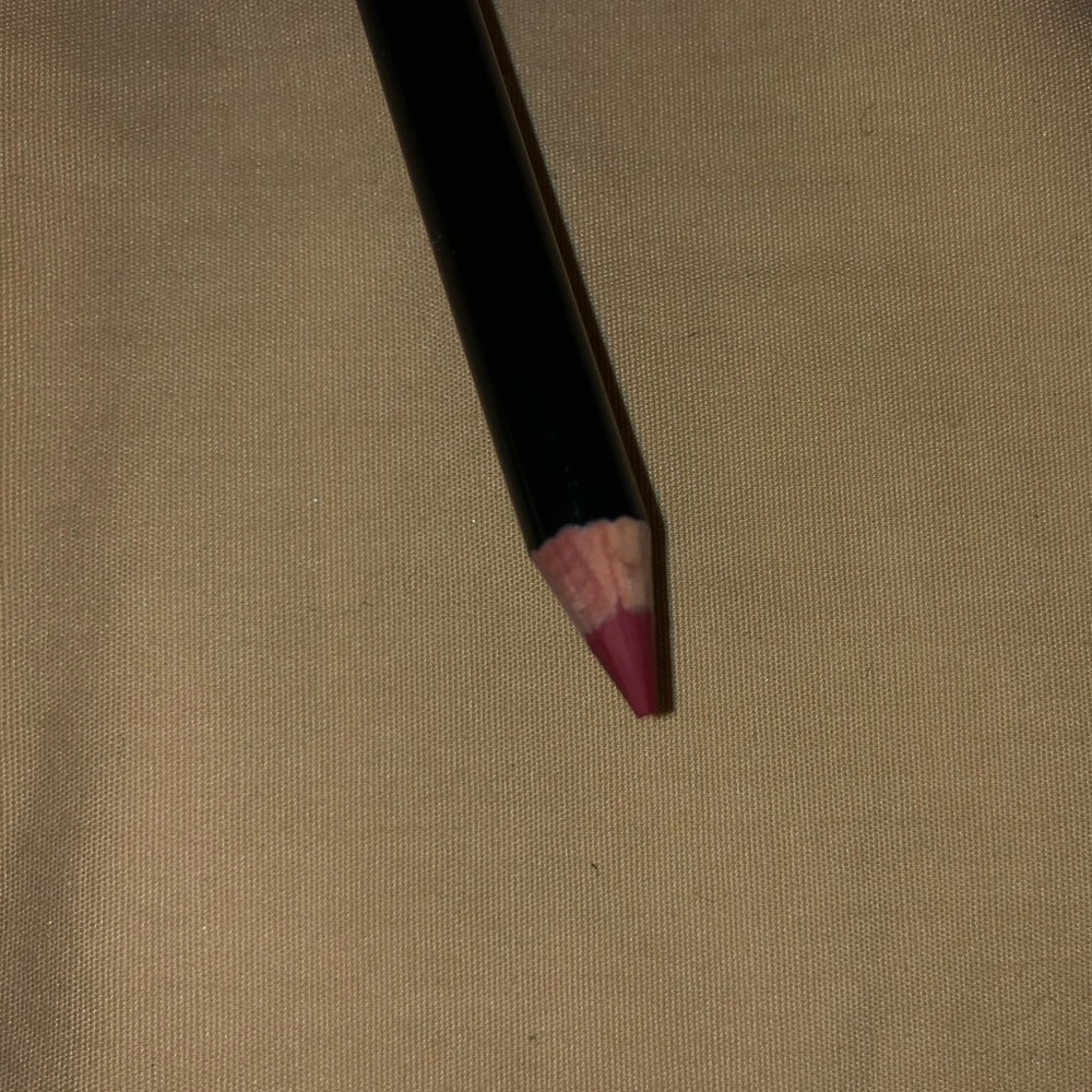 Illamasqua lip pencil - Lust - Picture 4 of 4